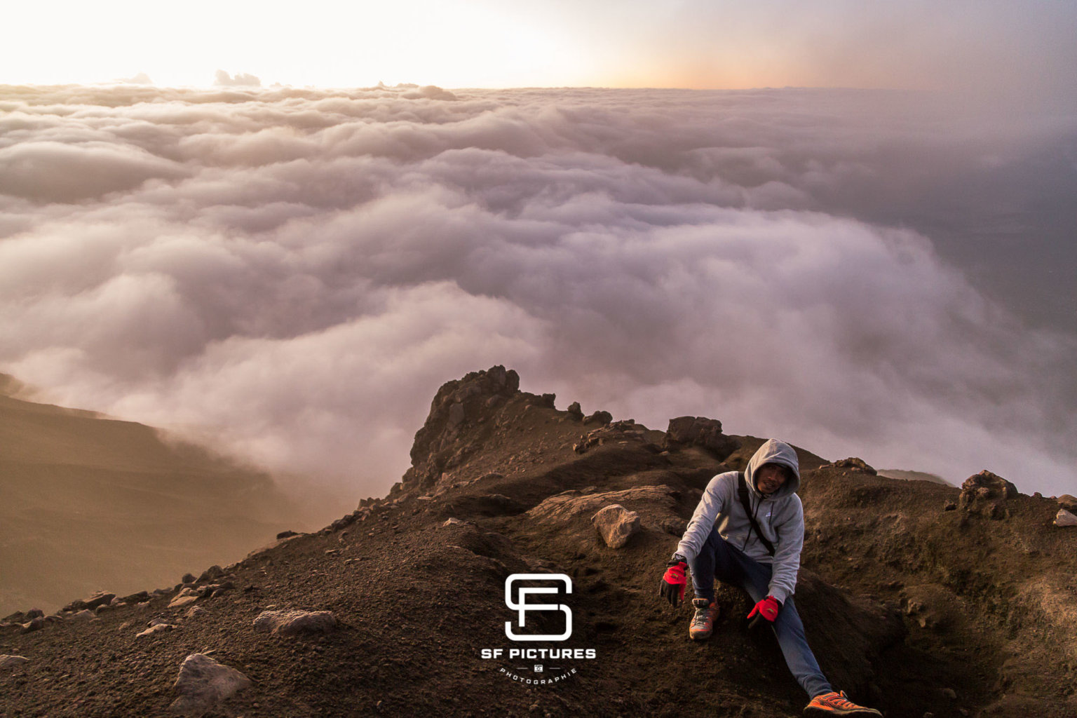 Mer de nuage sur le Kerinci, Sumatra, Indonésie