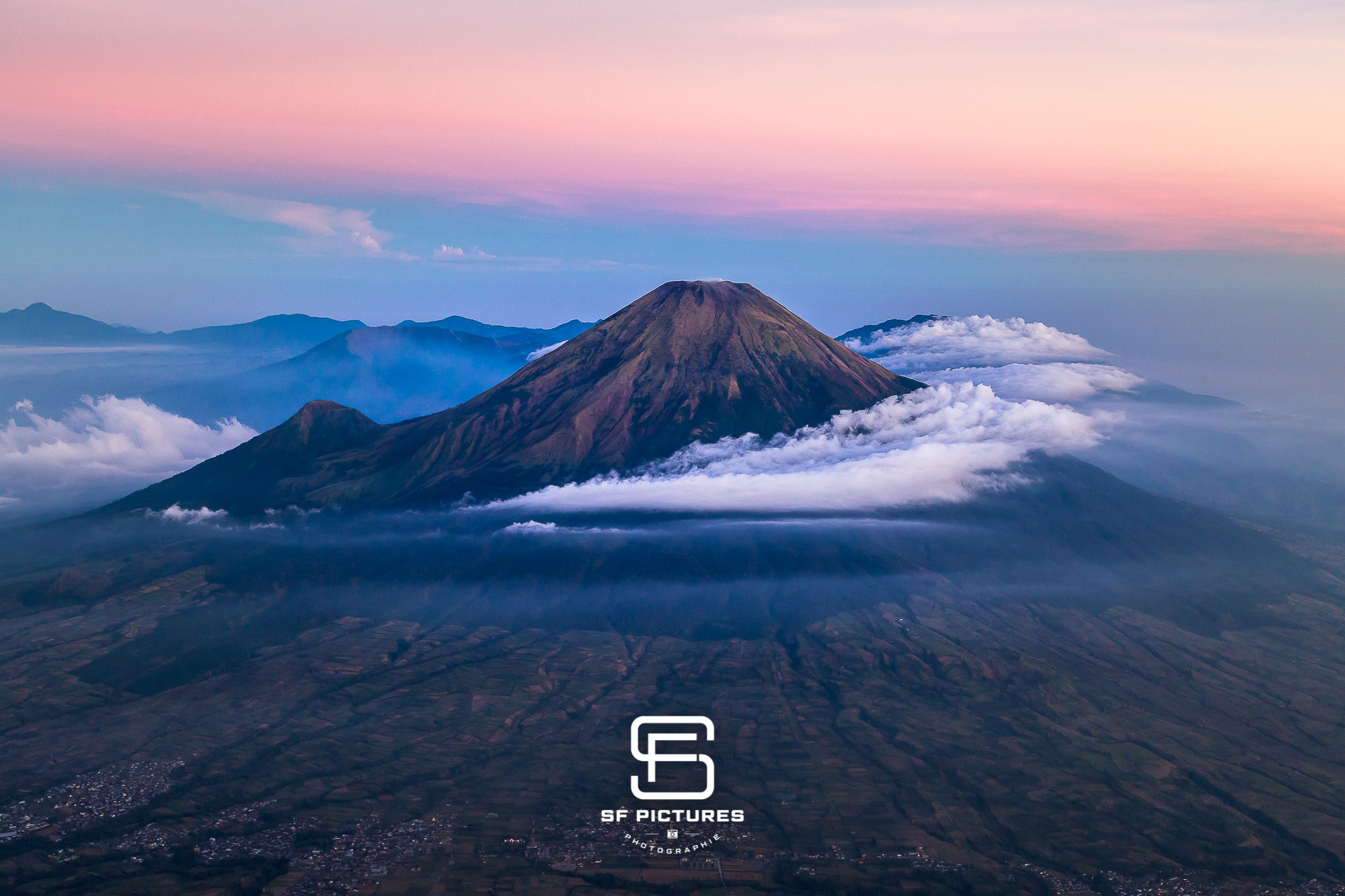 Volcan Sundoro depuis le Sumbing, Java, Indonésie