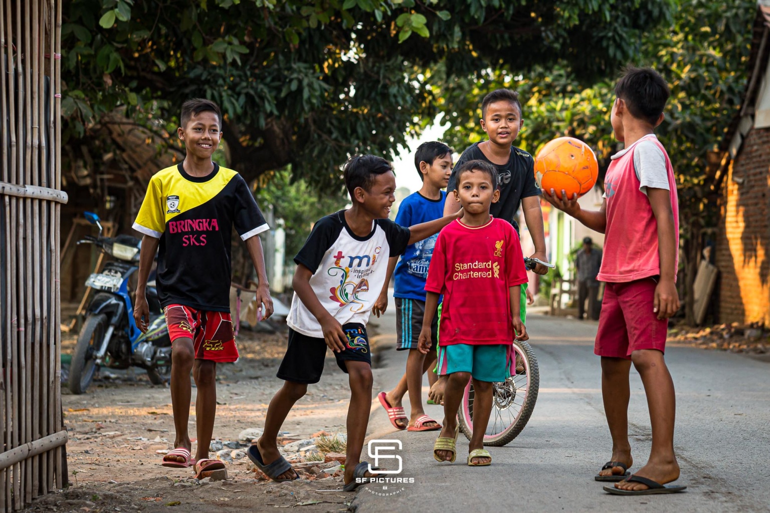 Avant-match, Cikampek, Java, Indonésie